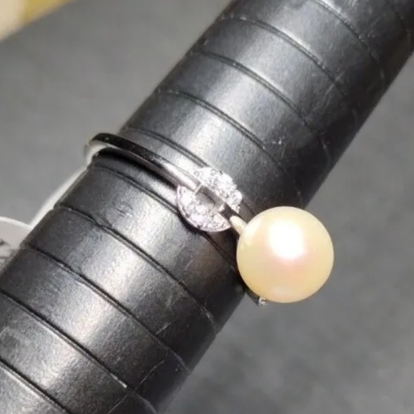 Katerina Ring Size 8 White Pearl 8MM Vantel Pearls *Retired* - Picture 4 of 7